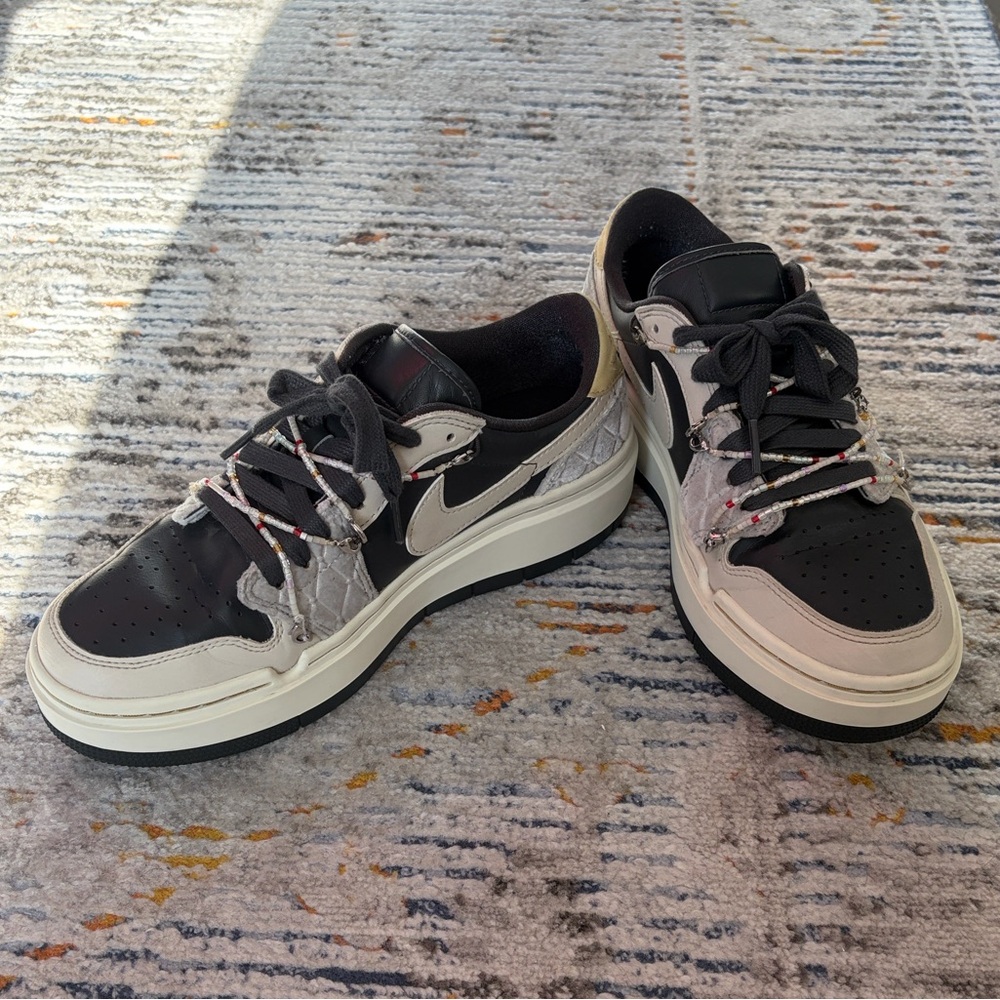 Jordan Low-Top Sneakers - Picture 5 of 5